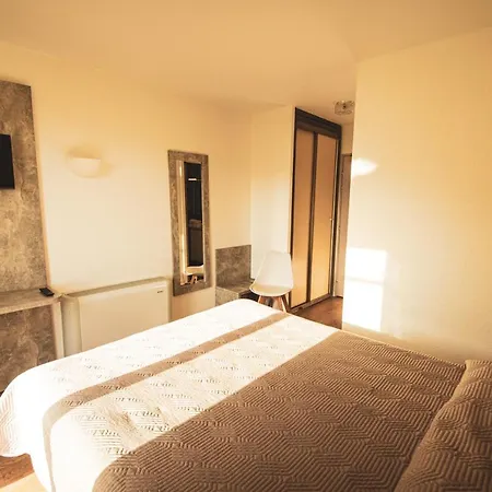 أوتل لو بانوراميك 2* La Palud-sur-Verdon